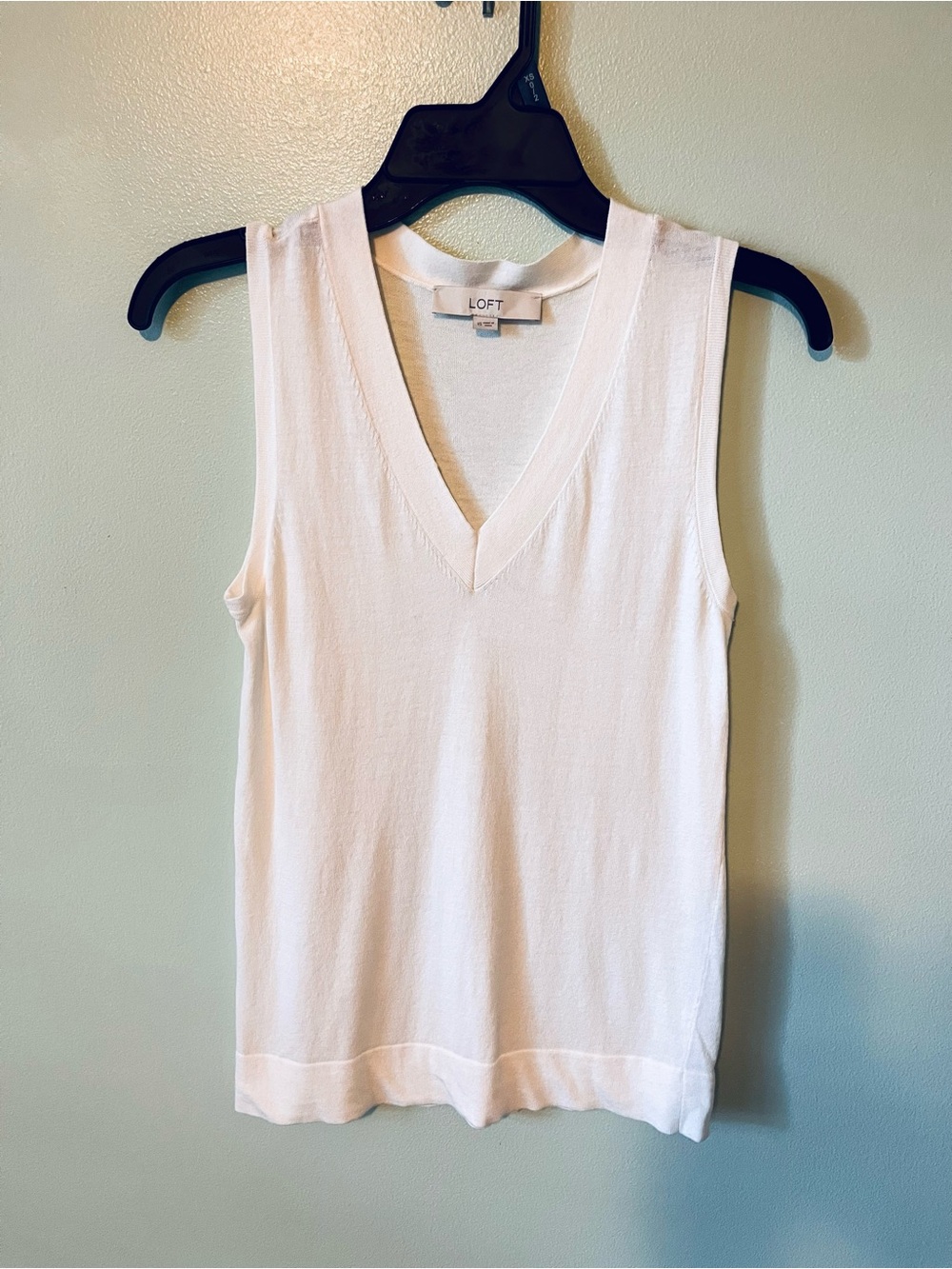 LOFT White V-Neck Sleeveless Knit Tank